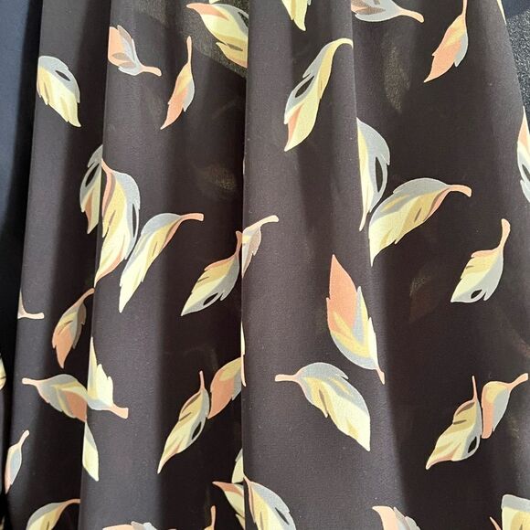 LP Split neck blouse from Q&A - Picture 3 of 4